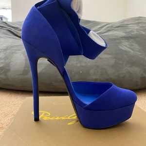 Ripped out the plastic brand new! Never worn